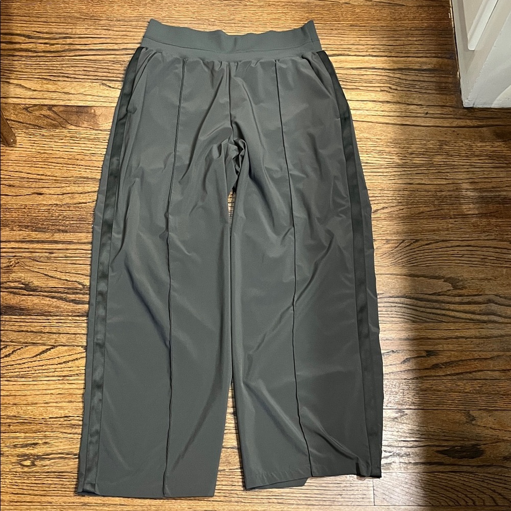 Athleta Women’s Olive Green Pants